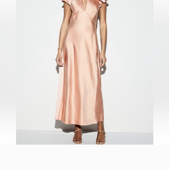Old Navy Dresses & Skirts - NWT Old Navy Peach Satin Maxi Dress